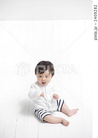 「人物 赤ちゃん かわいい 」の写真素材