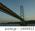 1409913