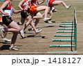 ハードルに競う