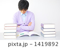 悩む男性