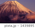 1439895