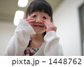 変な顔をする女の子