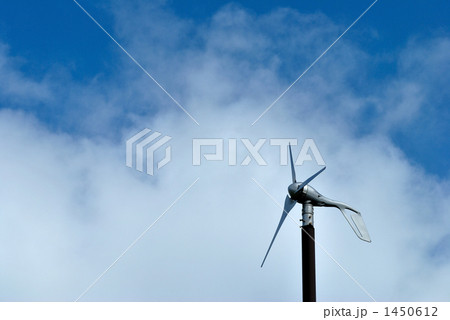 「小型風力発電」の写真素材