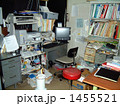 乱雑な散らかったoffice