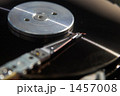 回転するハードディスク 