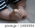 赤ちゃんの足