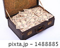 トランクに詰まった一万円札
