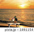 トロピカルドリンクと夕陽