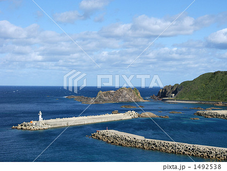 「海 青空 湾 漁港 堤防 奥尻島 」の写真素材 「海 青空 湾 漁港 堤防 奥尻島 」の写真素材