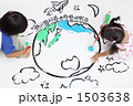 地球を描く子供
