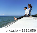 海を見つめる
