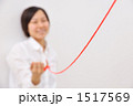 1517569