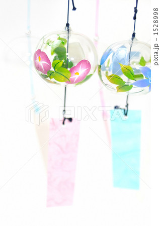 夏は風鈴の音に耳をすませ。 夏は風鈴の音に耳をすませ。