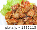 カラッと揚がった鶏の唐揚げ。