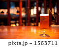 バーで飲むビール