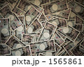 敷き詰められた一万円札
