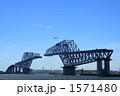 建設中の東京港臨海大橋