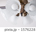 1576228