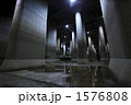 1576808