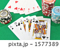 ポーカーカードゲームで勝負。