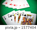 ポーカーカードゲームで勝負。