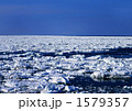 流氷と沖合いに霞む国後島