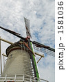 1581036