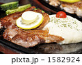1582924