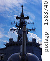 入道雲とデッキから見上げる戦艦（護衛艦）