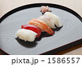 1586557