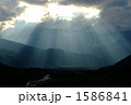 1586841