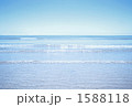 海の色