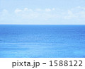 海の色