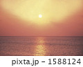 海の色
