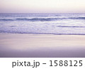 海の色