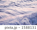海の色
