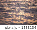 海の色