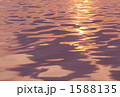 海の色