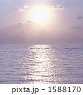 海の色