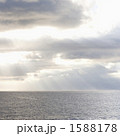 海の色