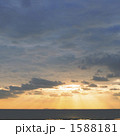 海の色