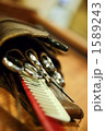 1589243