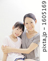 1605169
