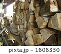 薪小屋の薪