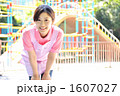 1607027