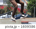 1609386