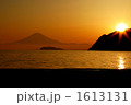 富士山の見える逗子海岸の夕景
