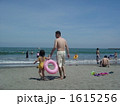 親子で海水浴