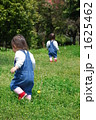 双子の散歩