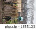 1633123